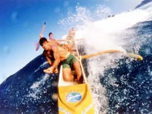 canoe_surfing